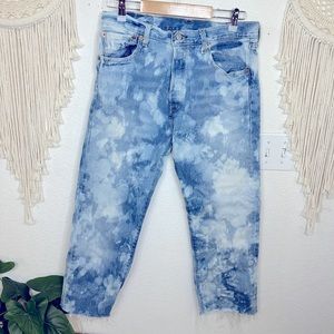Levi’s 501 button fly bleached lt wash jeans raw hem size 31